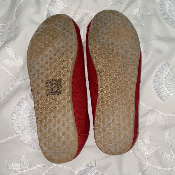 Women’s Red Tom’s Canvas Shoes - Picture 4 of 6
